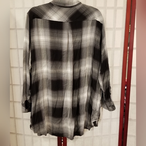 Soft plaid button down shirt - Picture 2 of 4